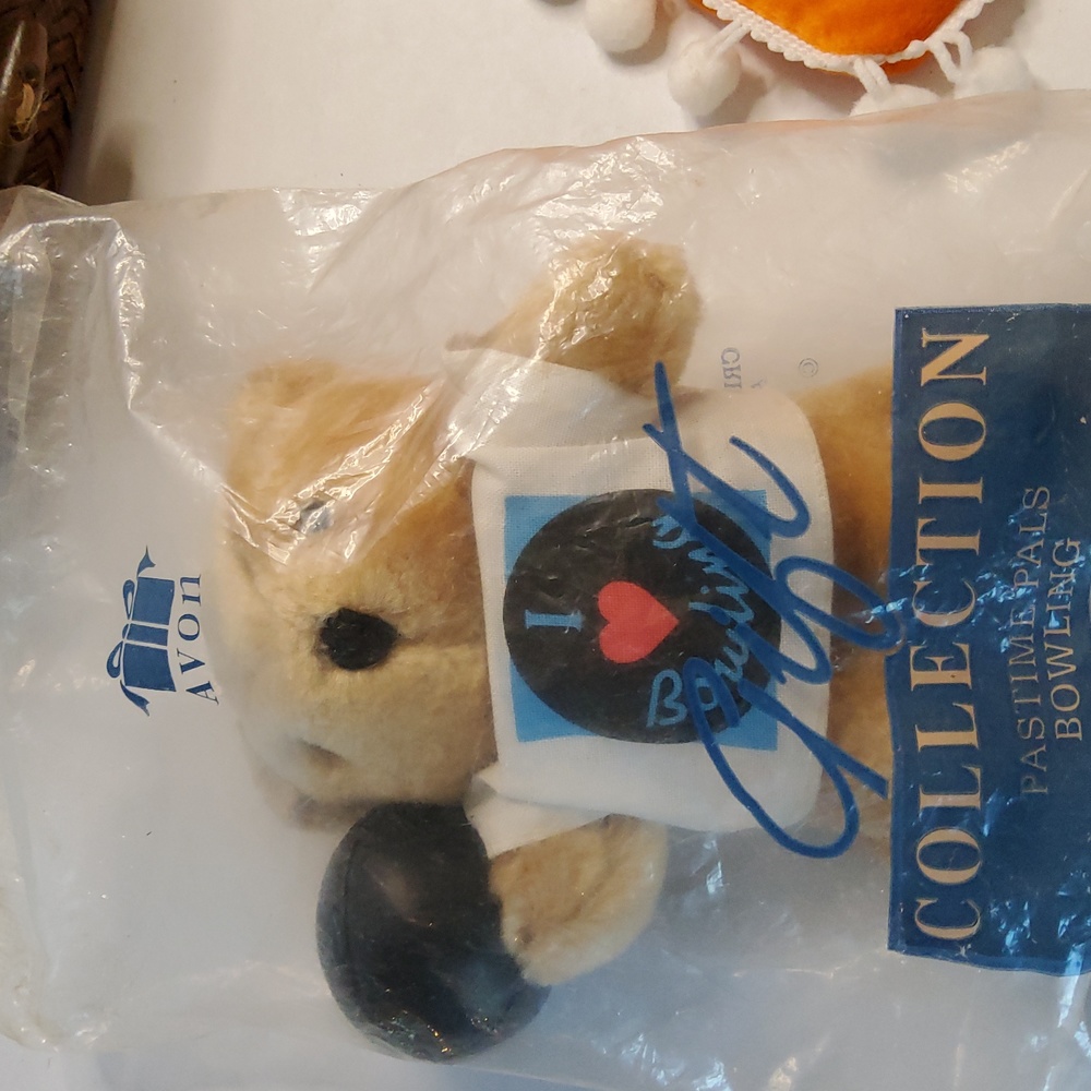 Vtg. 1997 Avon Pastime Pals Bowling. - Picture 3 of 4